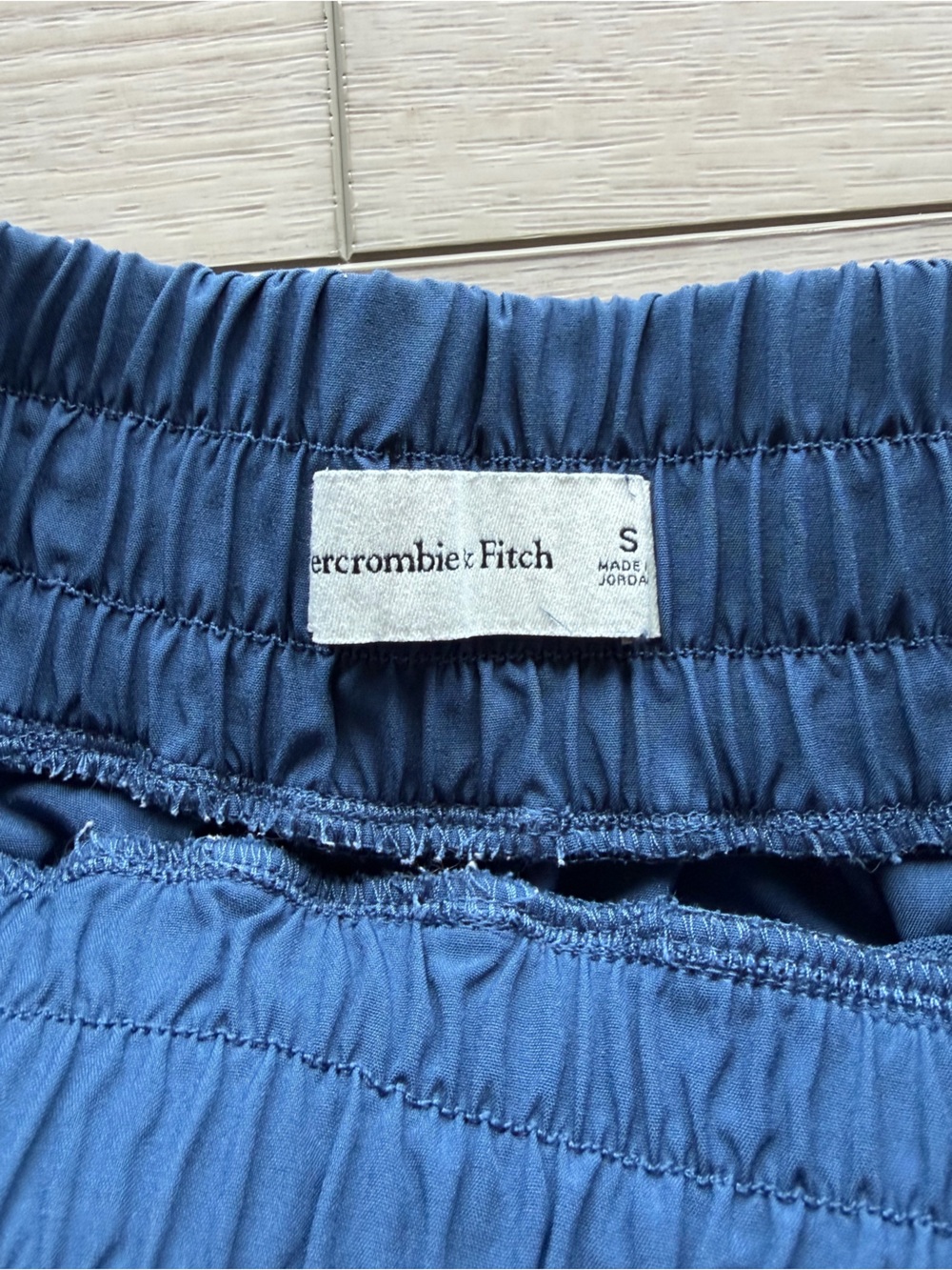 Abercrombie smock waist athletic shorts - Picture 2 of 3